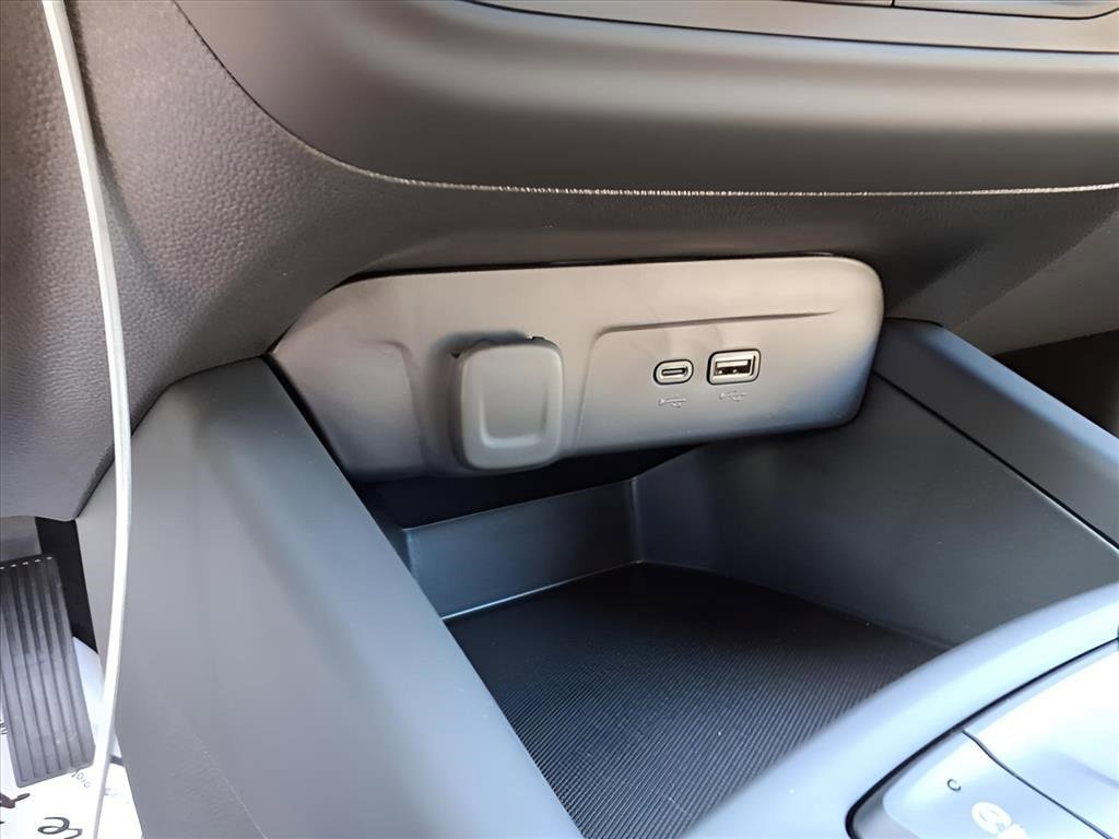 New 2025 Chevrolet Trax RS w/ Sunroof Package image 8