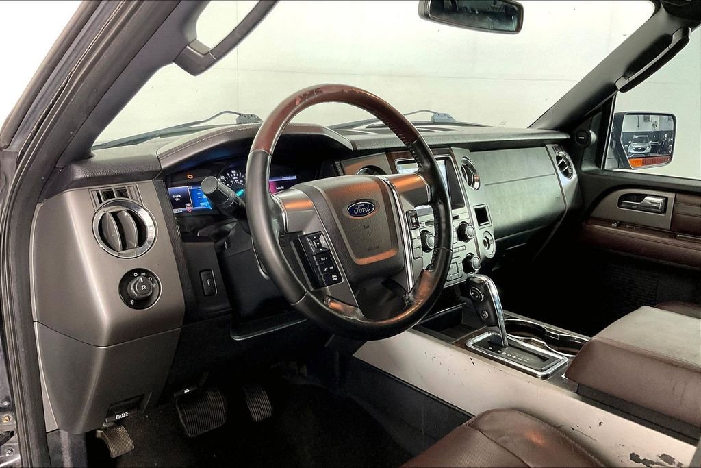 Used 2016 Ford Expedition Platinum RWD image 18