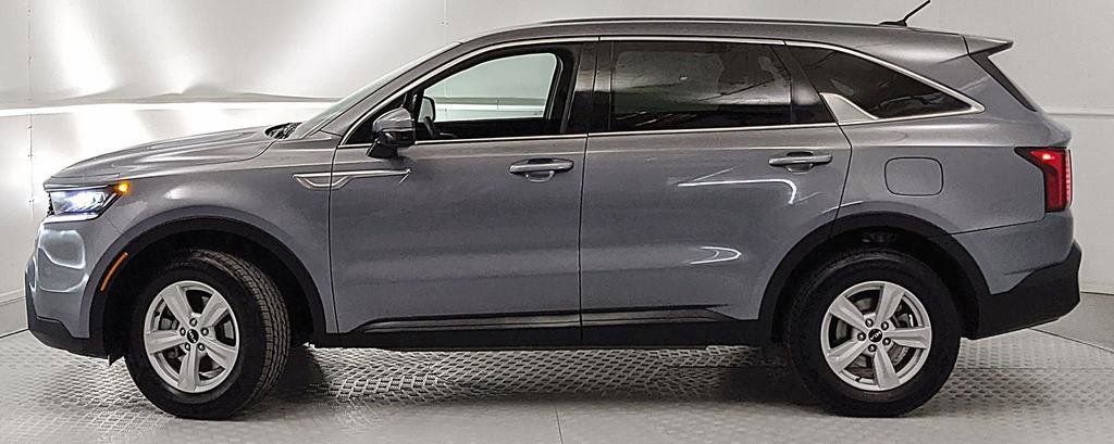 Used 2022 Kia Sorento LX AWD/4WD image 5
