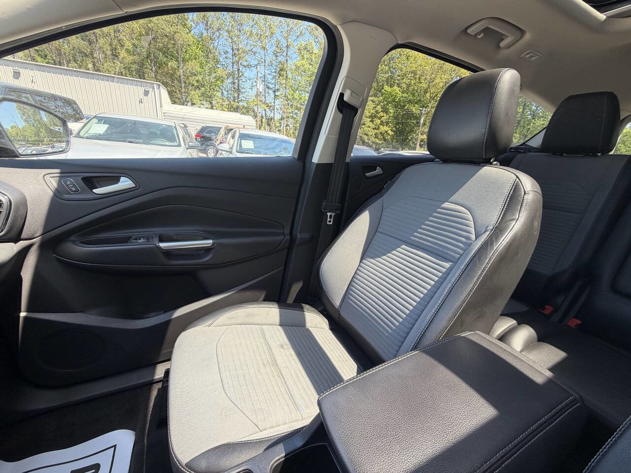 Used 2019 Ford Escape Titanium image 28