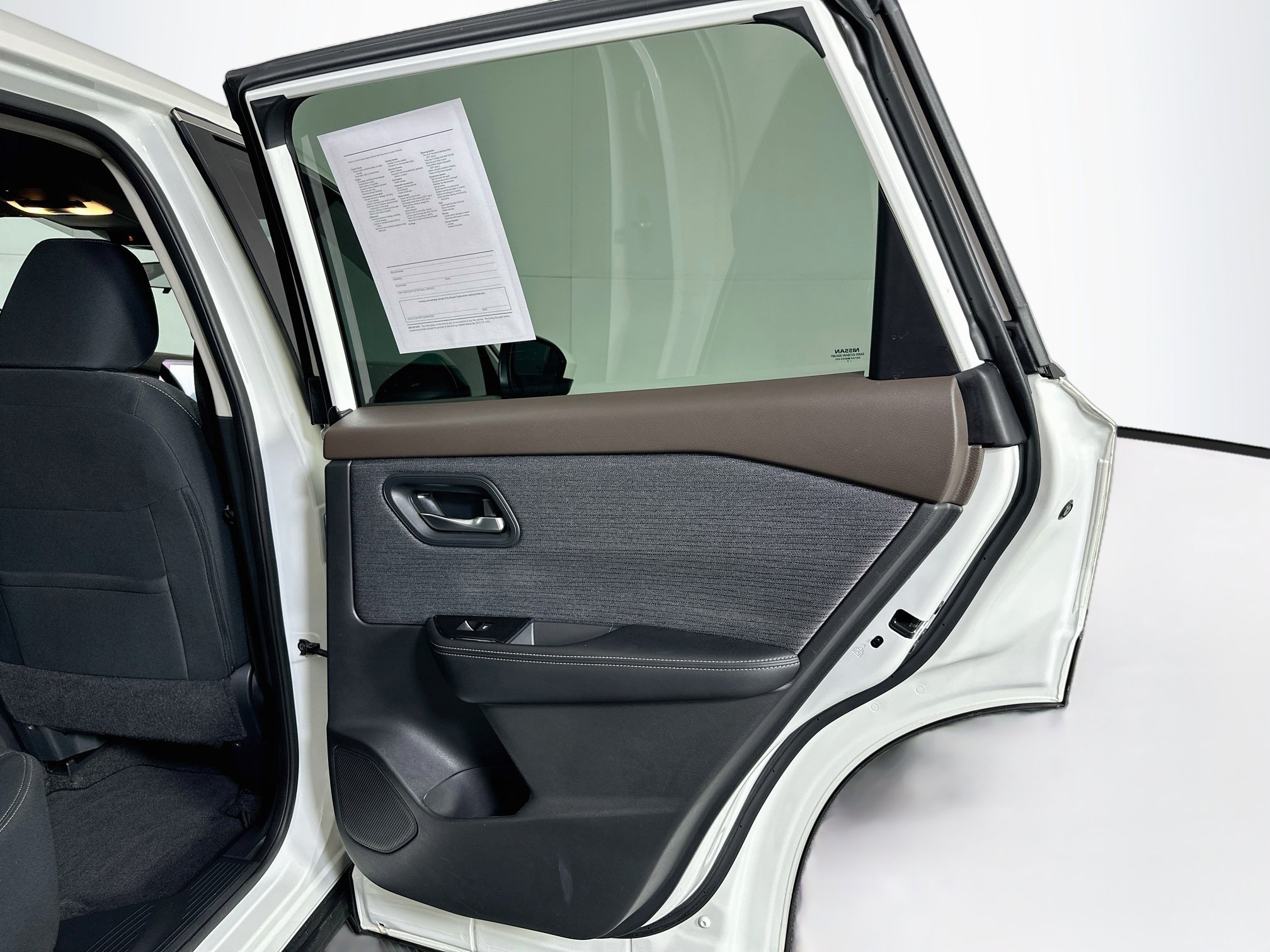Used 2023 Nissan Rogue SV FWD image 30