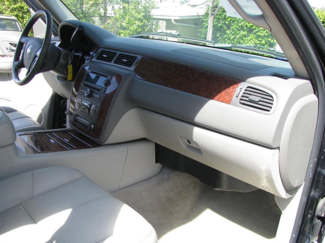 Used 2007 Chevrolet Suburban LTZ w/ LTZ Preferred Equipment Group AWD/4WD image 17