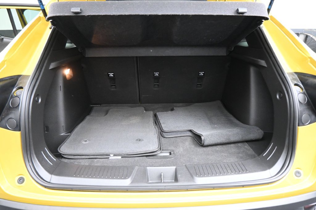 Used 2024 Chevrolet Trax RS FWD image 16