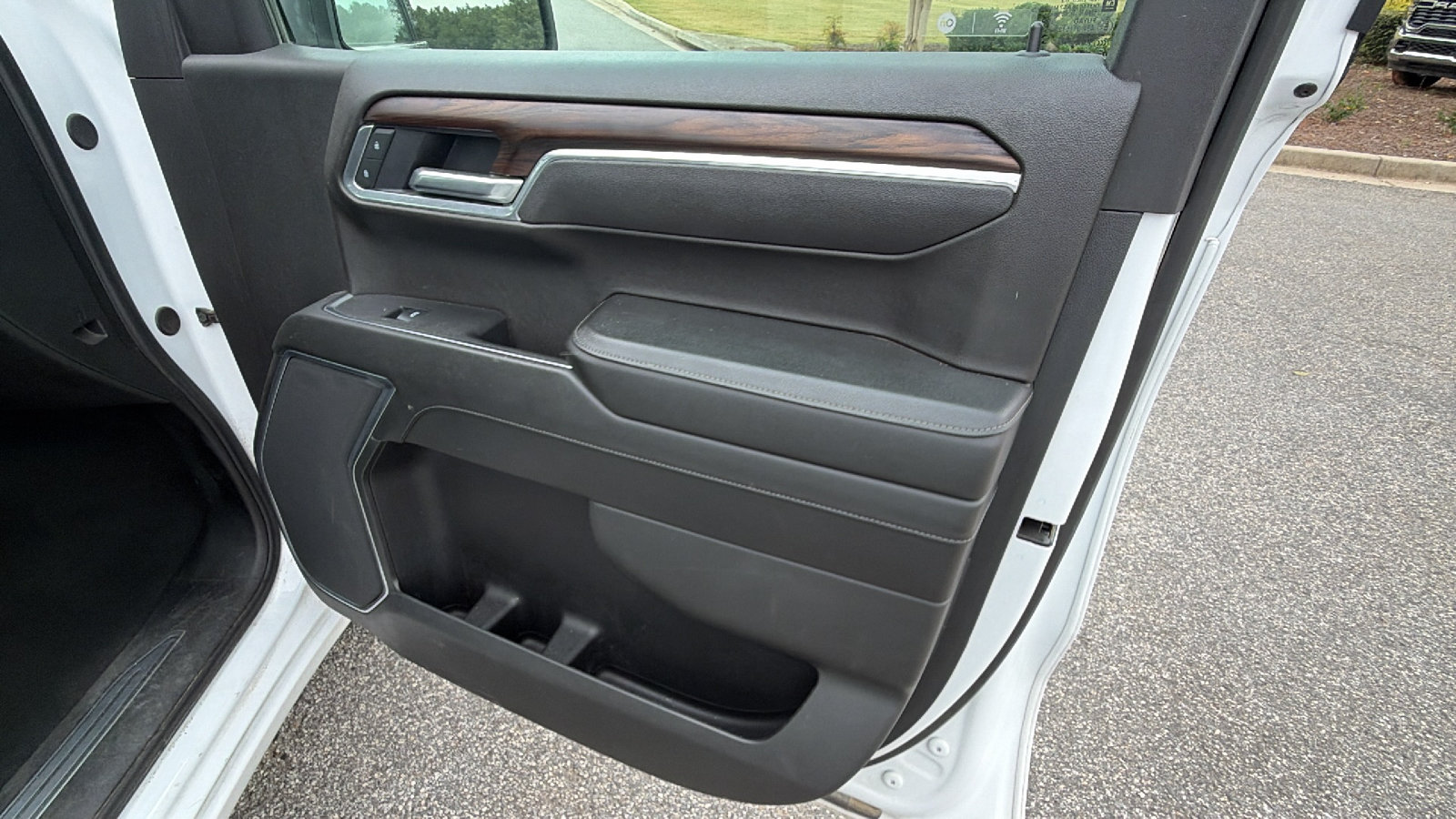 Used 2025 GMC Sierra 1500 SLT AWD/4WD image 18