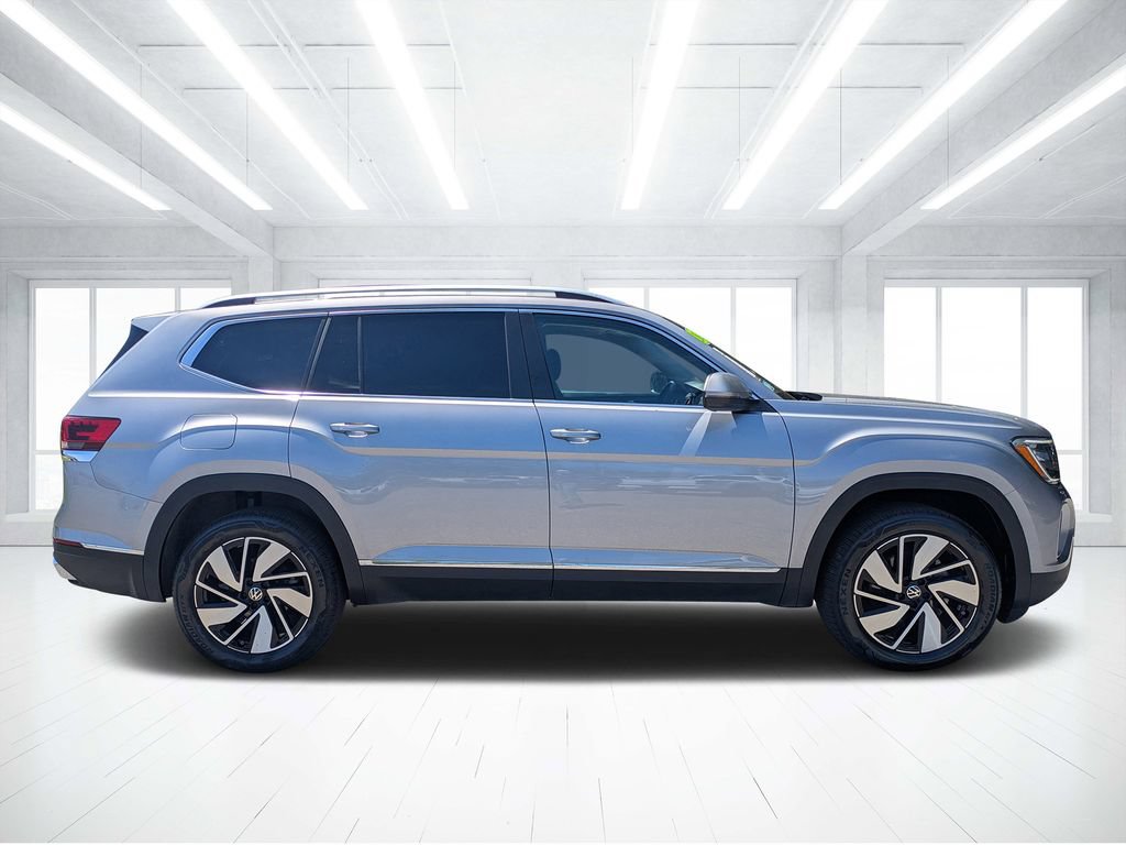 Used 2025 Volkswagen Atlas SEL AWD/4WD image 2