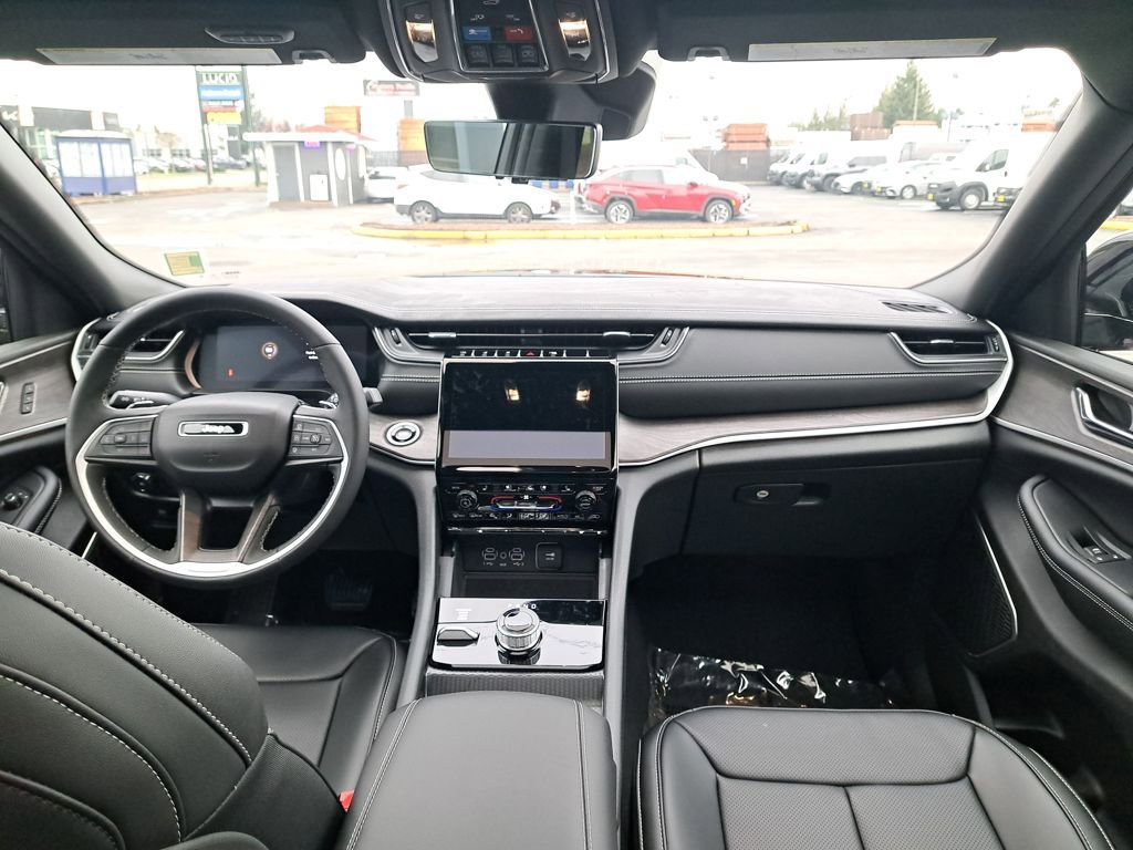 New 2025 Jeep Grand Cherokee L Limited w/ Luxury Tech Group II image 18