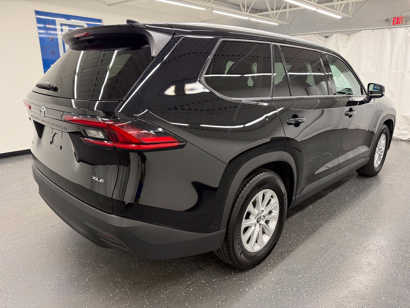 Used 2025 Toyota Grand Highlander AWD image 2