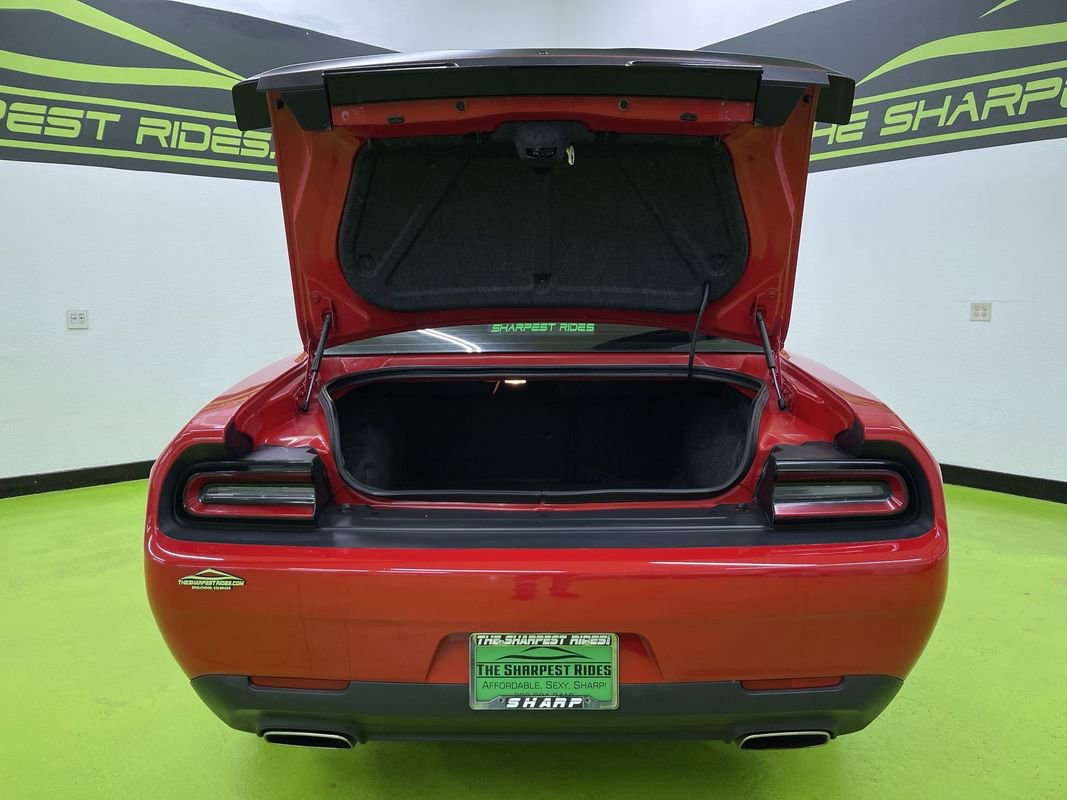 Used 2019 Dodge Challenger SXT w/ Blacktop Package image 9