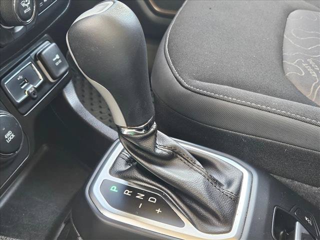 Used 2023 Jeep Renegade Latitude AWD/4WD image 12