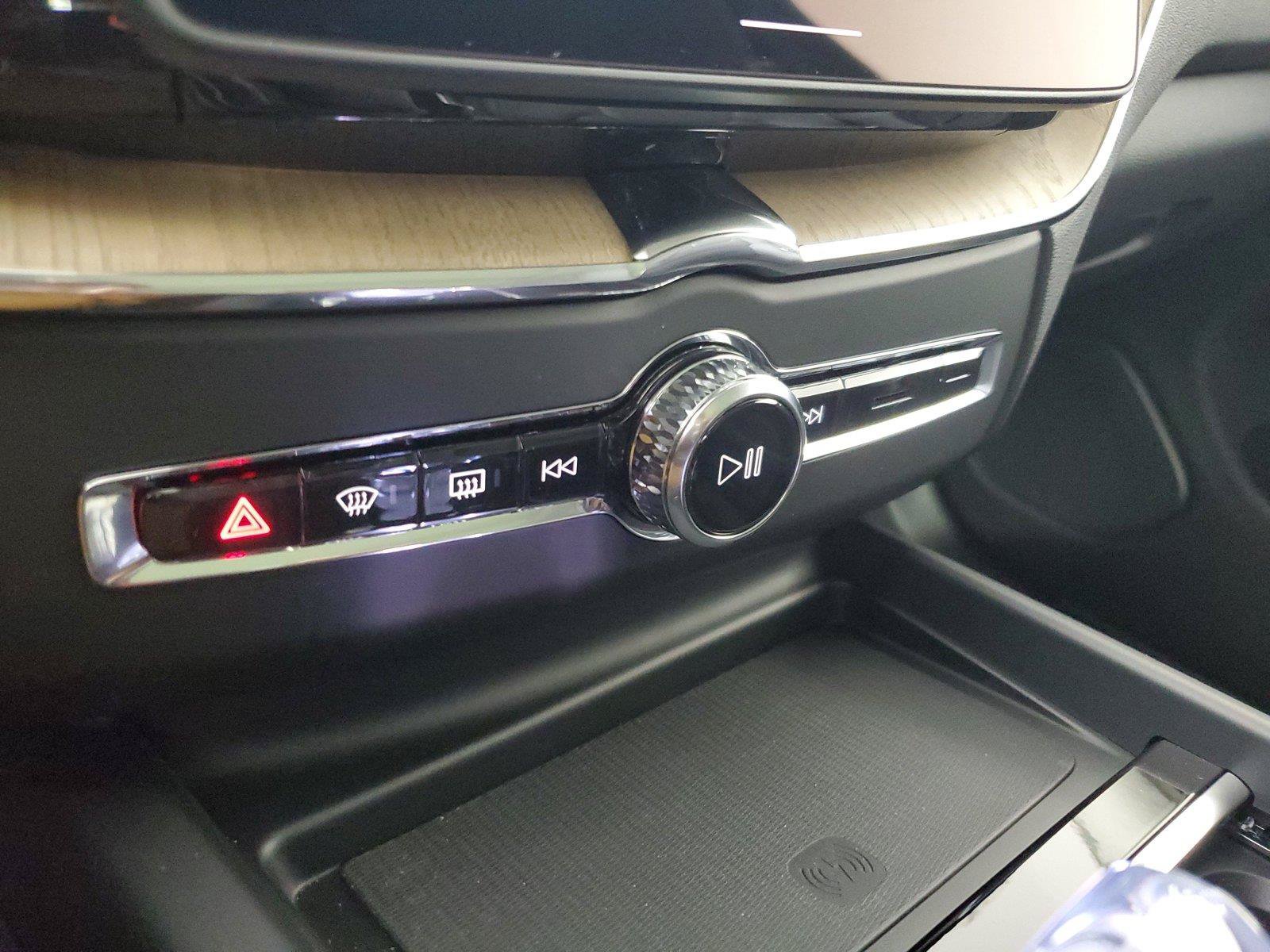 New 2027 Volvo XC60 B5 Ultra AWD/4WD image 30
