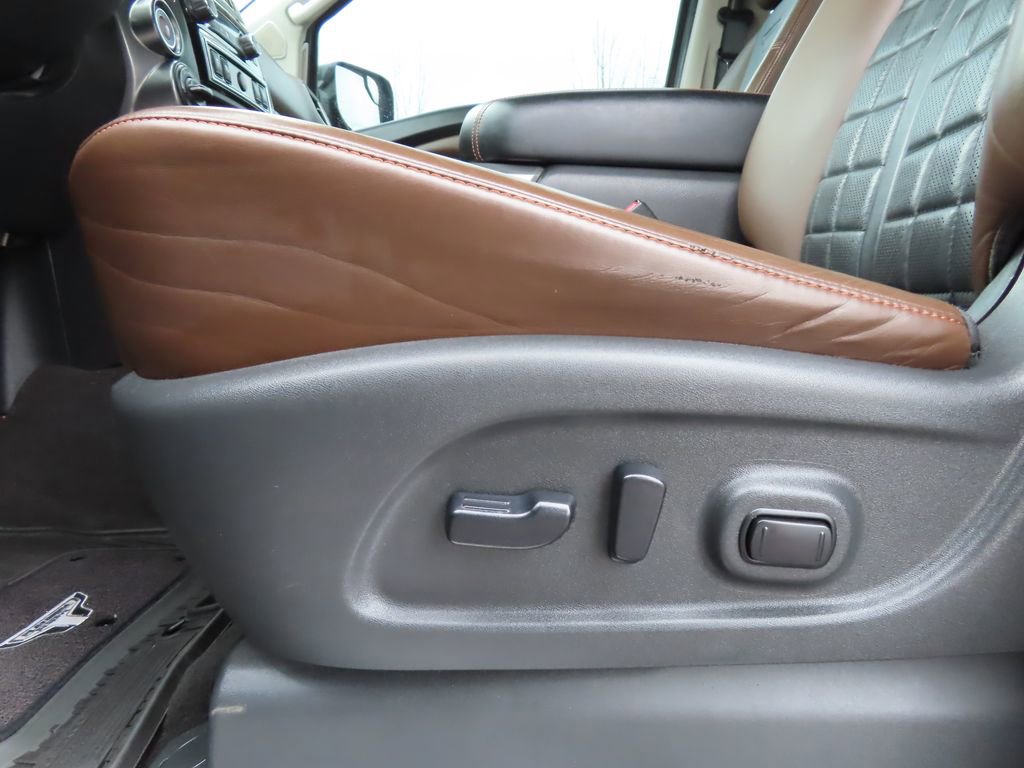 Used 2018 Nissan Titan Platinum Reserve image 7