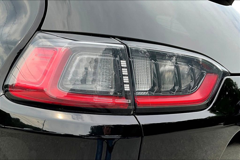 Used 2021 Jeep Cherokee Limited image 22