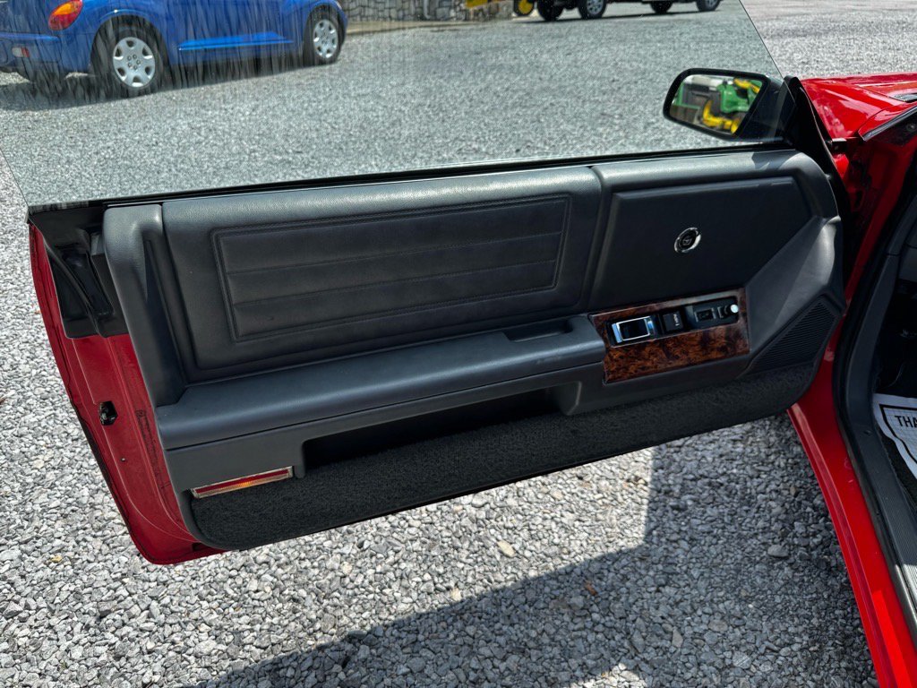 Used 1989 Chrysler LeBaron Premium FWD image 37
