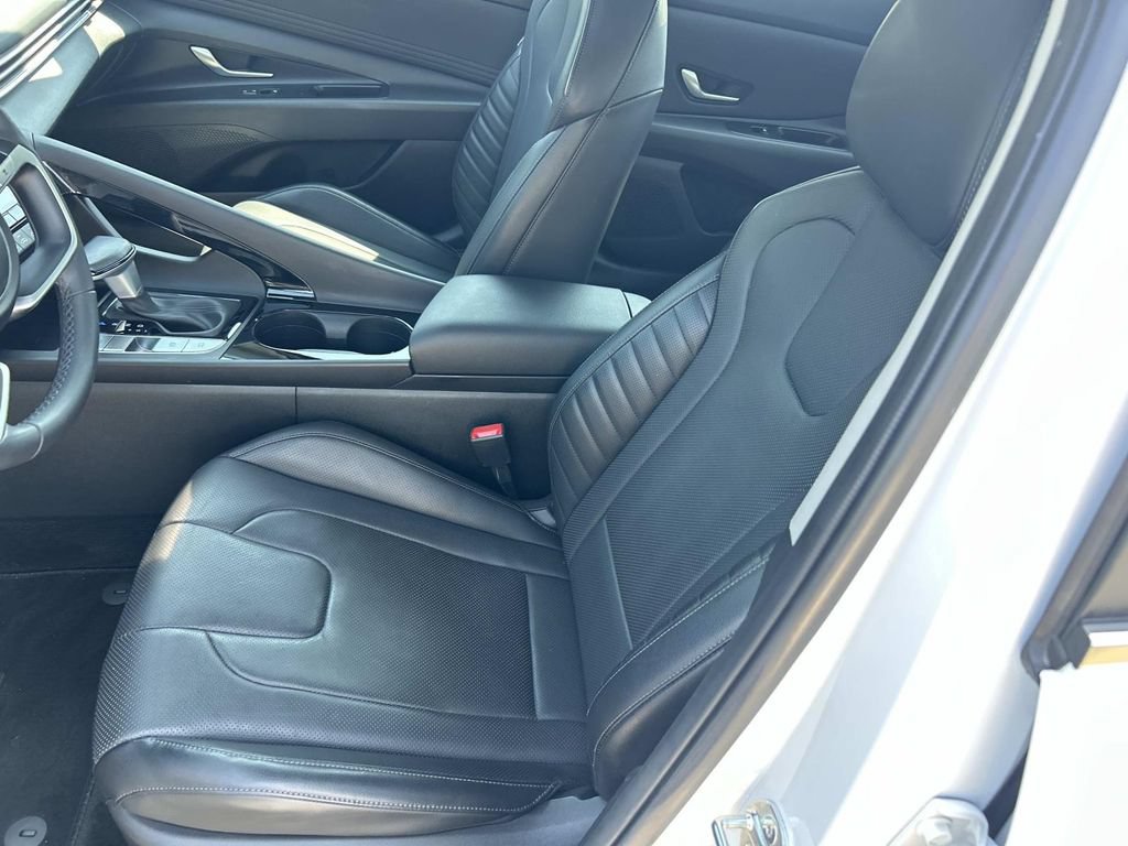 Certified 2023 Hyundai Elantra Limited FWD image 15