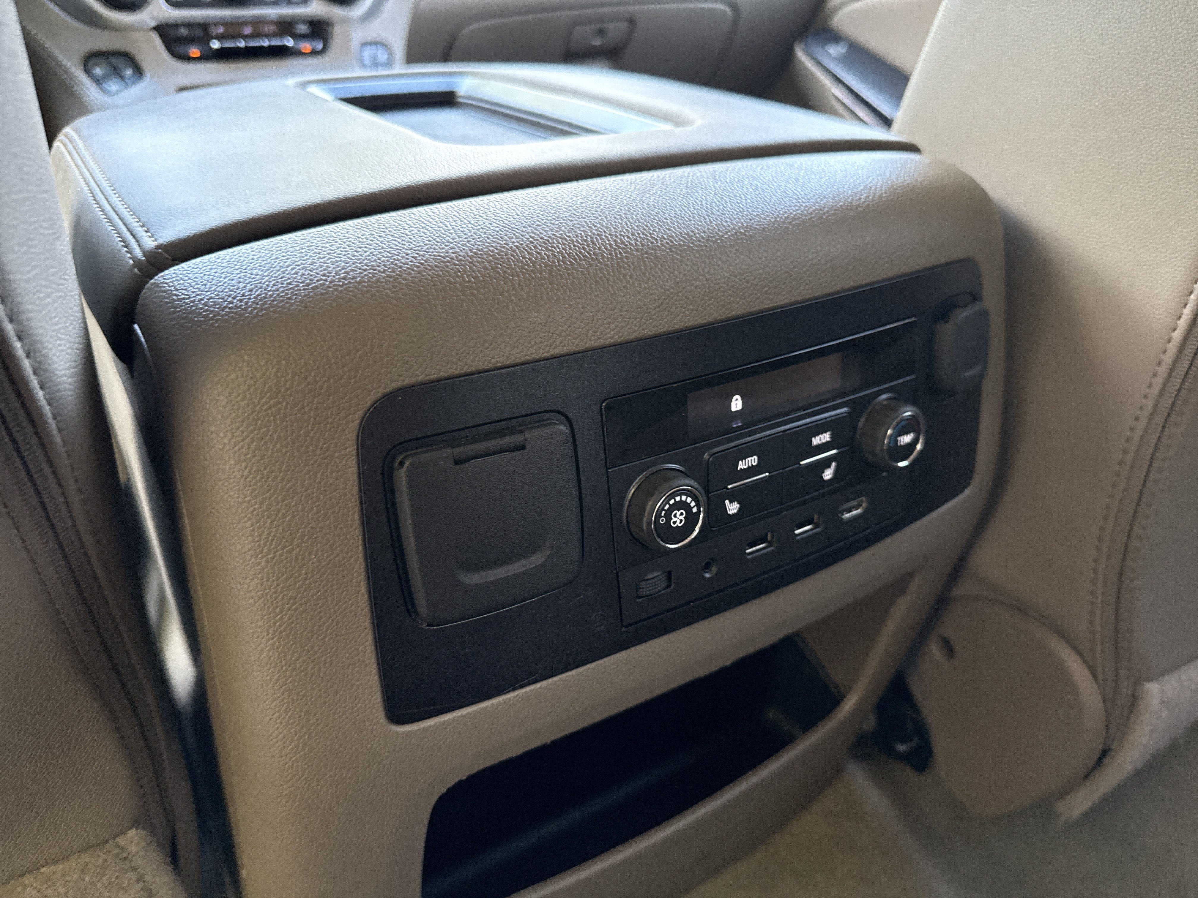 Used 2018 GMC Yukon SLT w/ Premium Edition RWD image 22