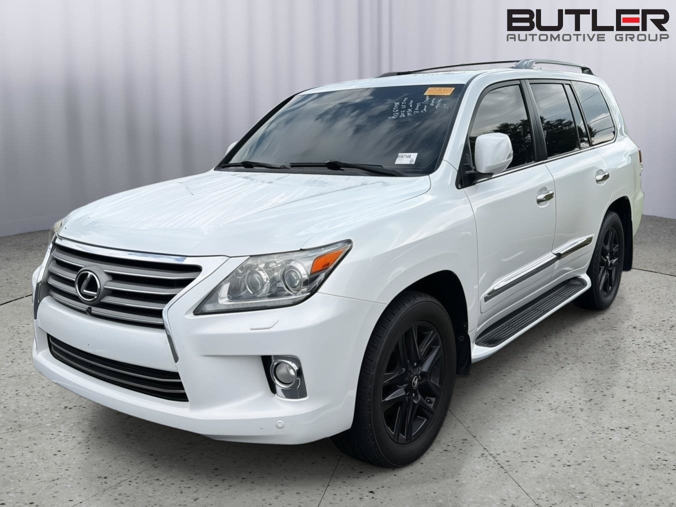 Used 2013 Lexus LX 570 4WD w/ Luxury Pkg image 2