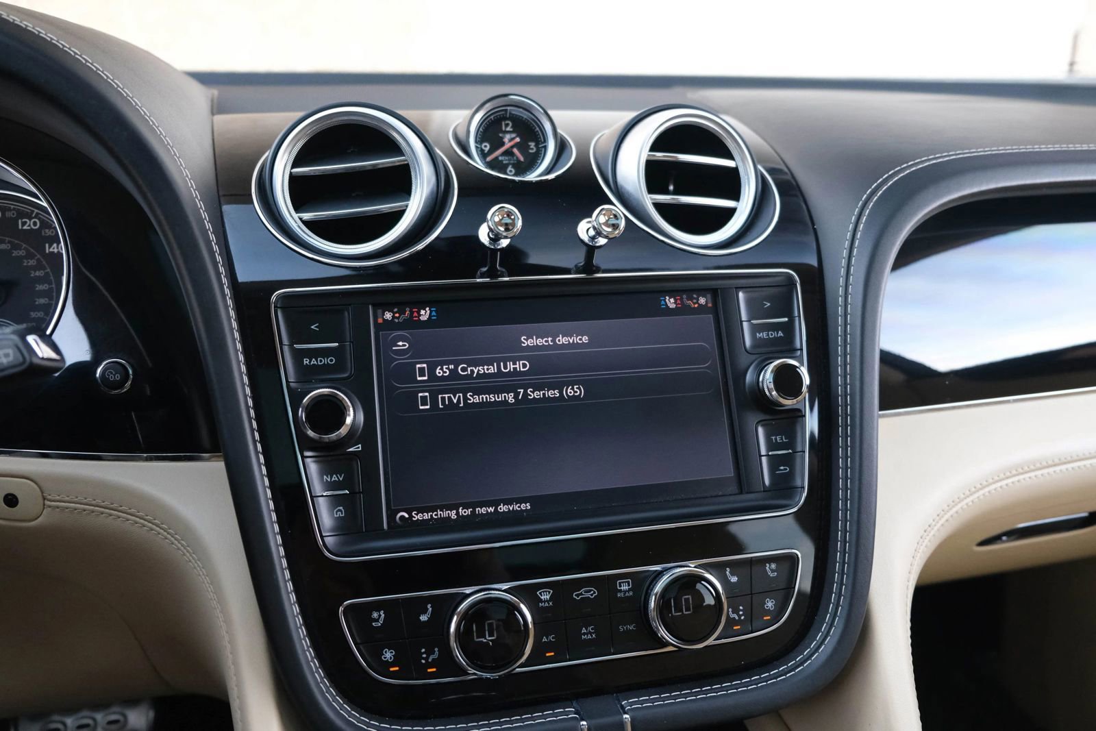 Used 2018 Bentley Bentayga image 39