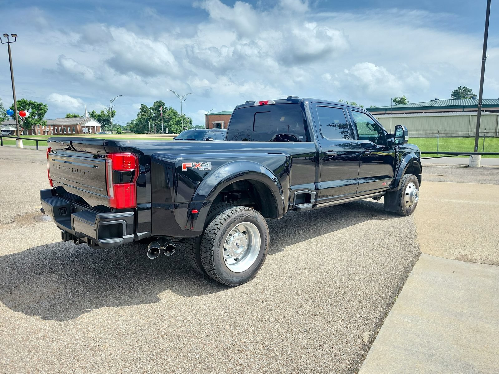 Used 2026 Ford F450 Platinum w/ FX4 Off-Road Package AWD/4WD image 7
