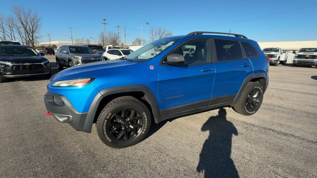 Used 2017 Jeep Cherokee Trailhawk image 4