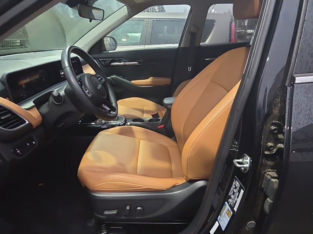 Used 2024 Kia Seltos EX image 6
