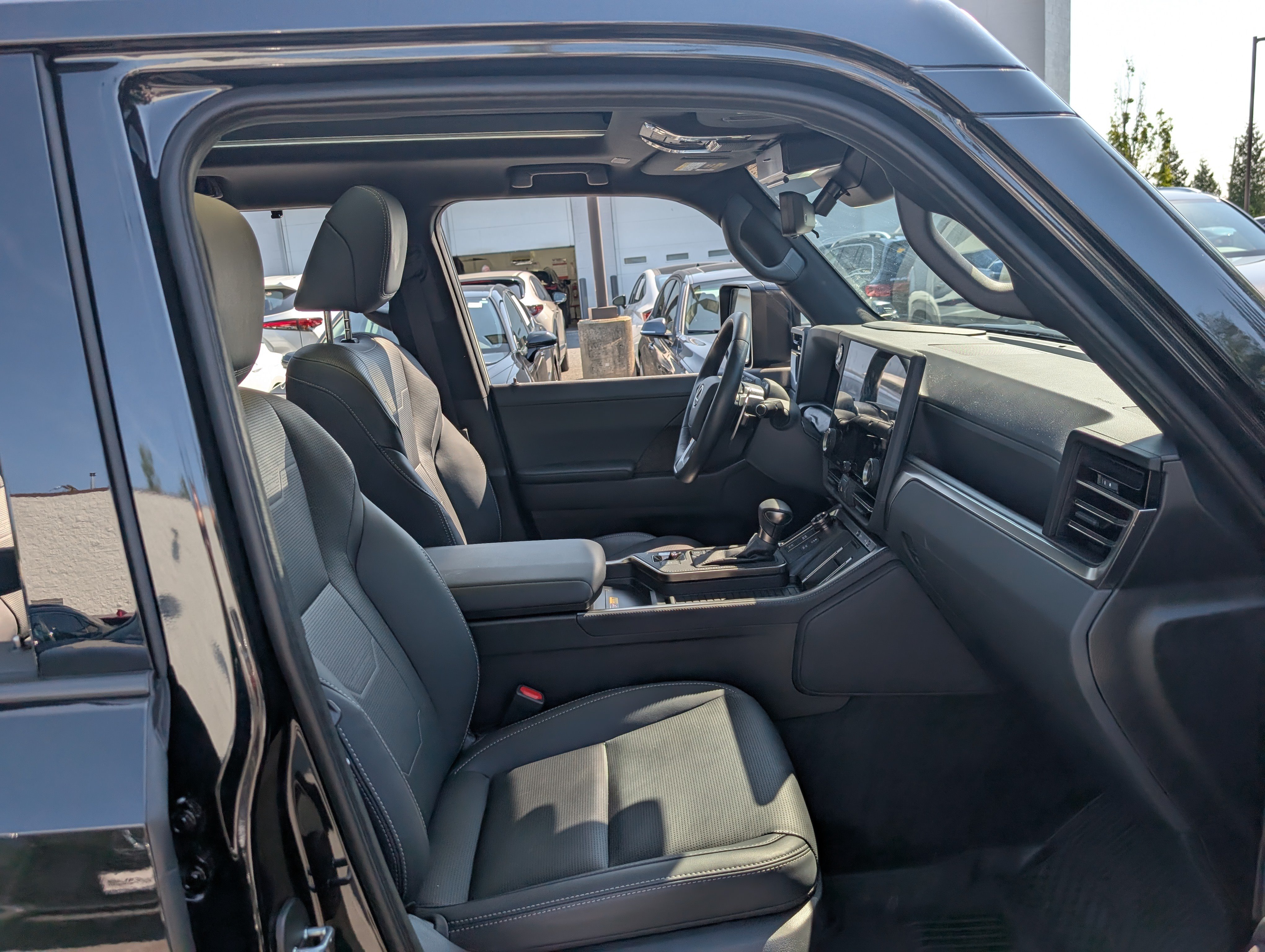 Used 2025 Lexus GX 550 w/ Accessory Package (2T) AWD/4WD image 11