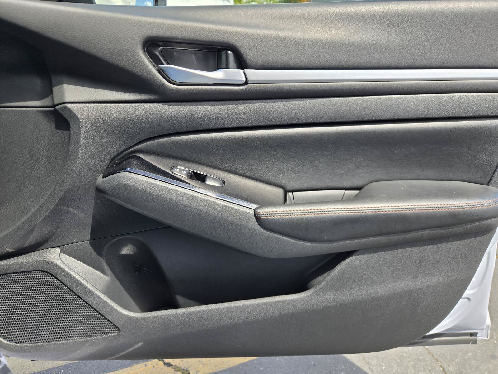 Used 2025 Nissan Altima 2.5 SR FWD image 34