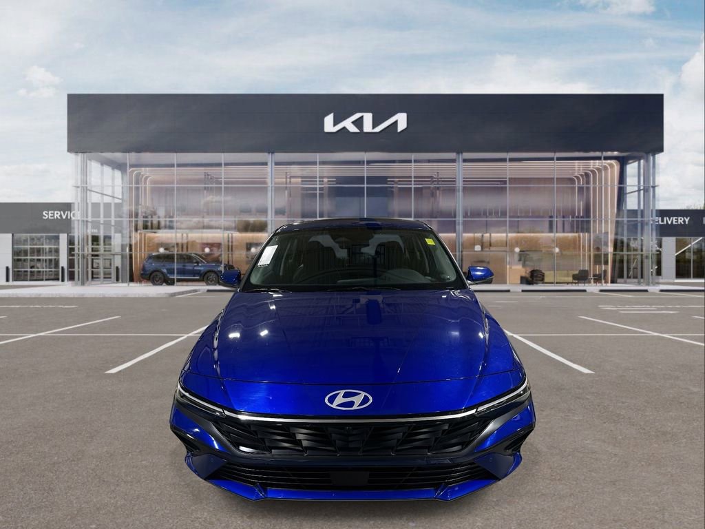 Used 2024 Hyundai Elantra Limited image 3
