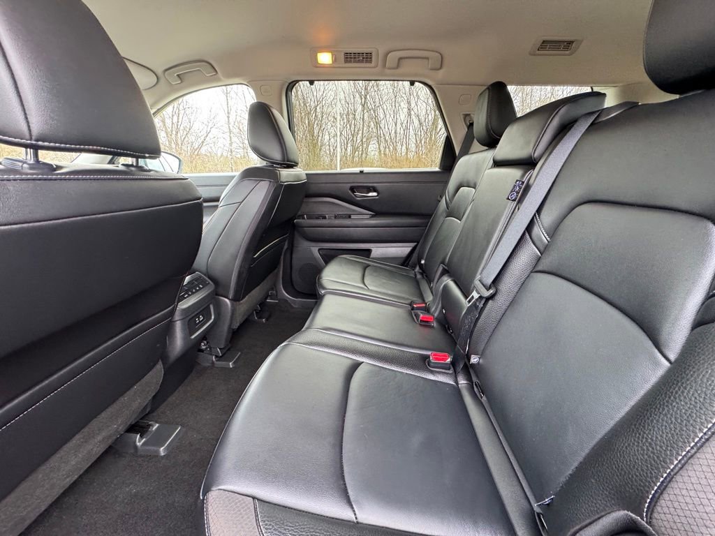 Certified 2025 Nissan Pathfinder SL image 23
