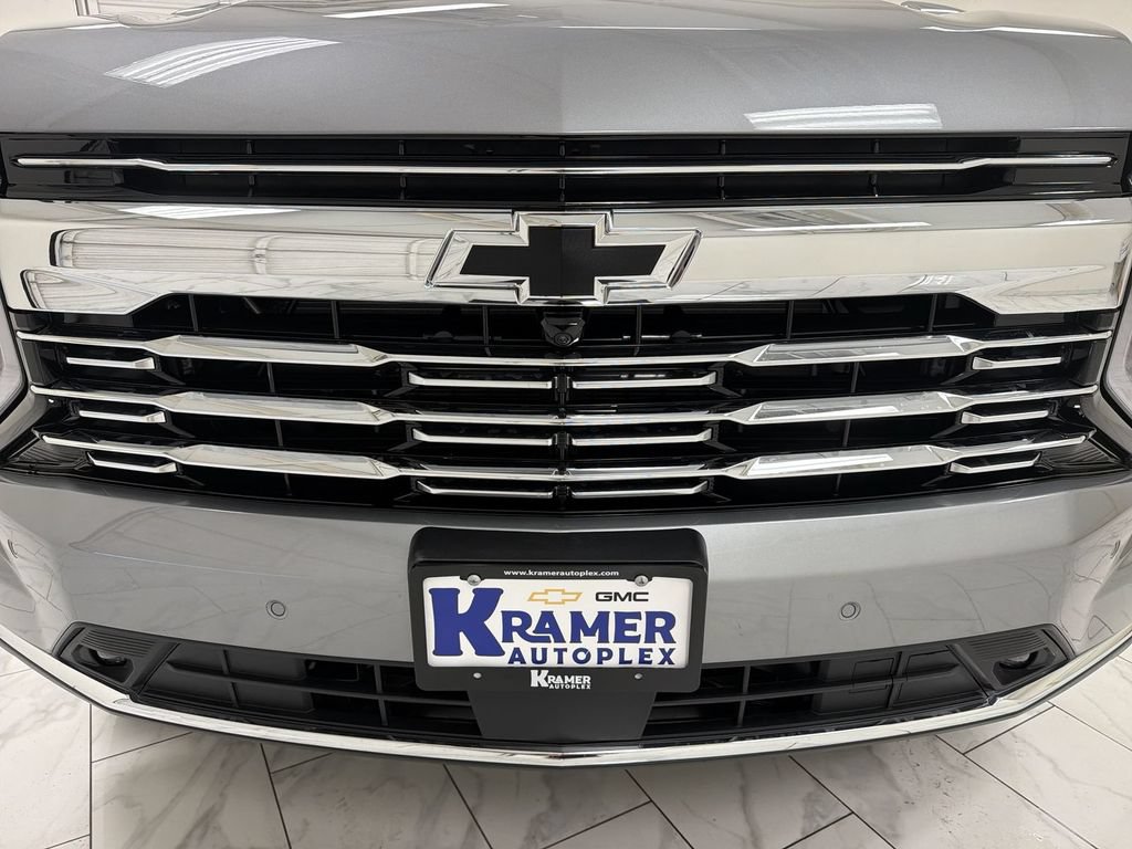 New 2026 Chevrolet Suburban Premier w/ Sun And Tow Package AWD/4WD image 32