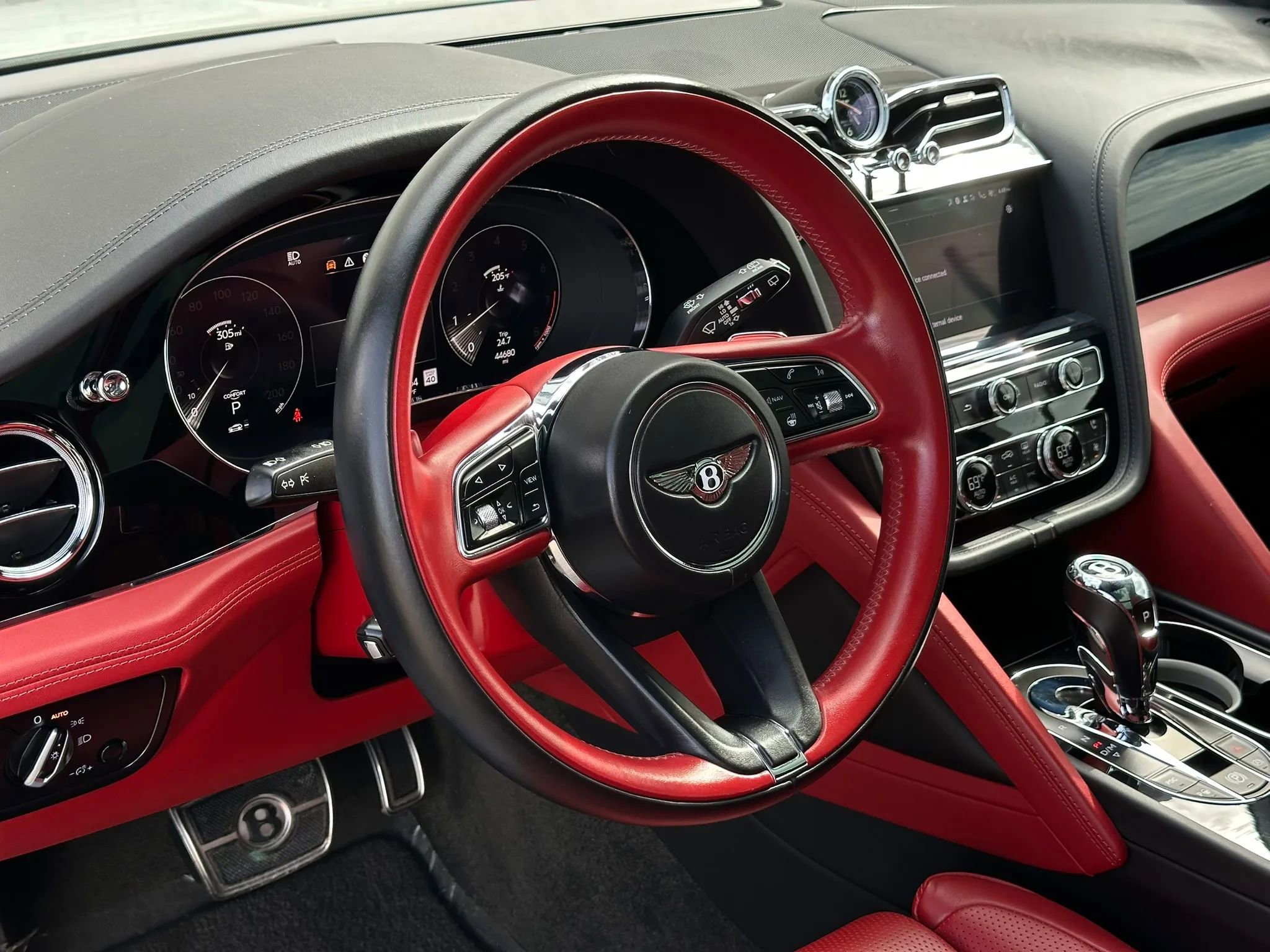 Used 2021 Bentley Bentayga AWD/4WD image 20
