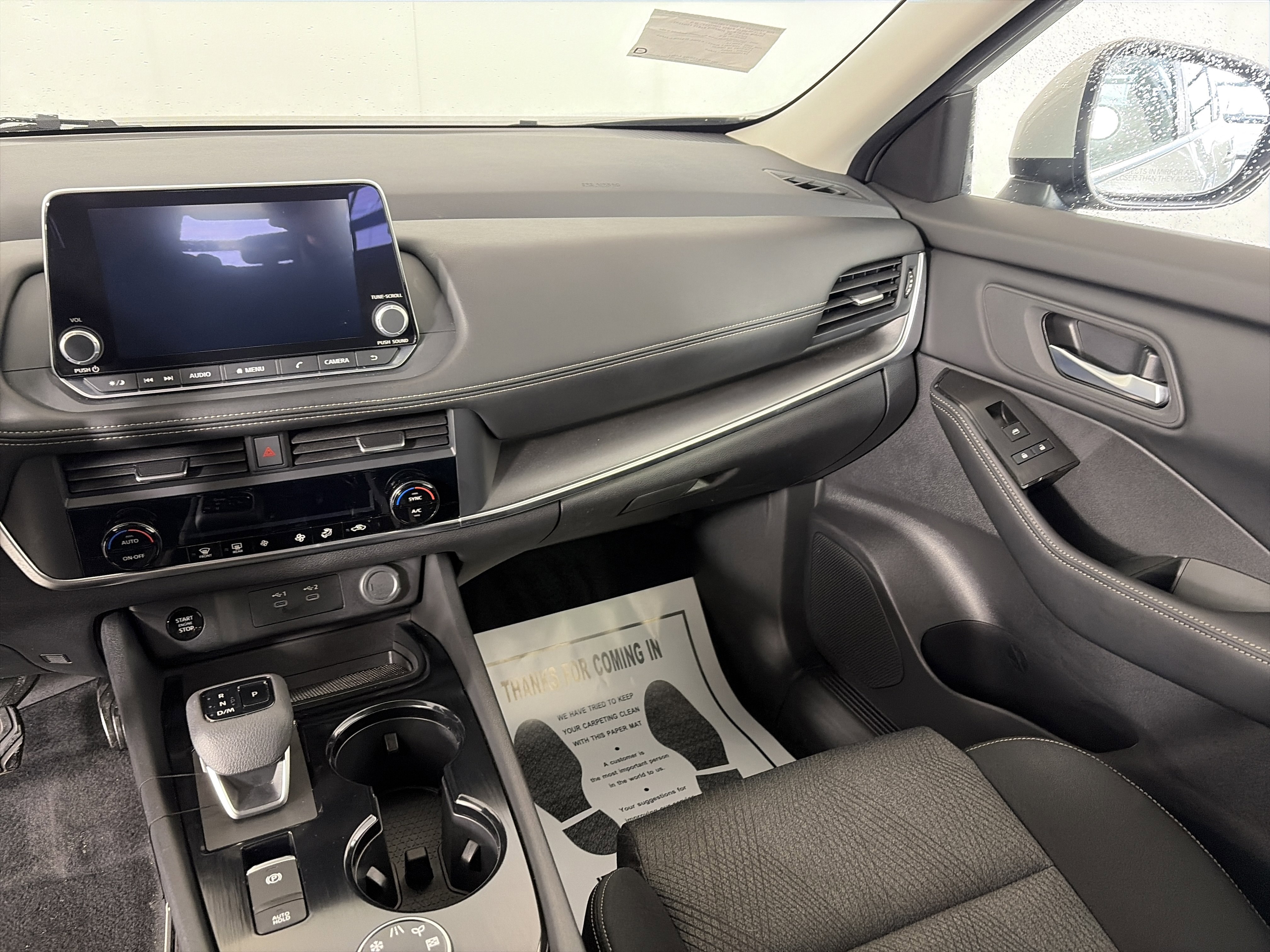 Used 2025 Nissan Rogue SV image 4