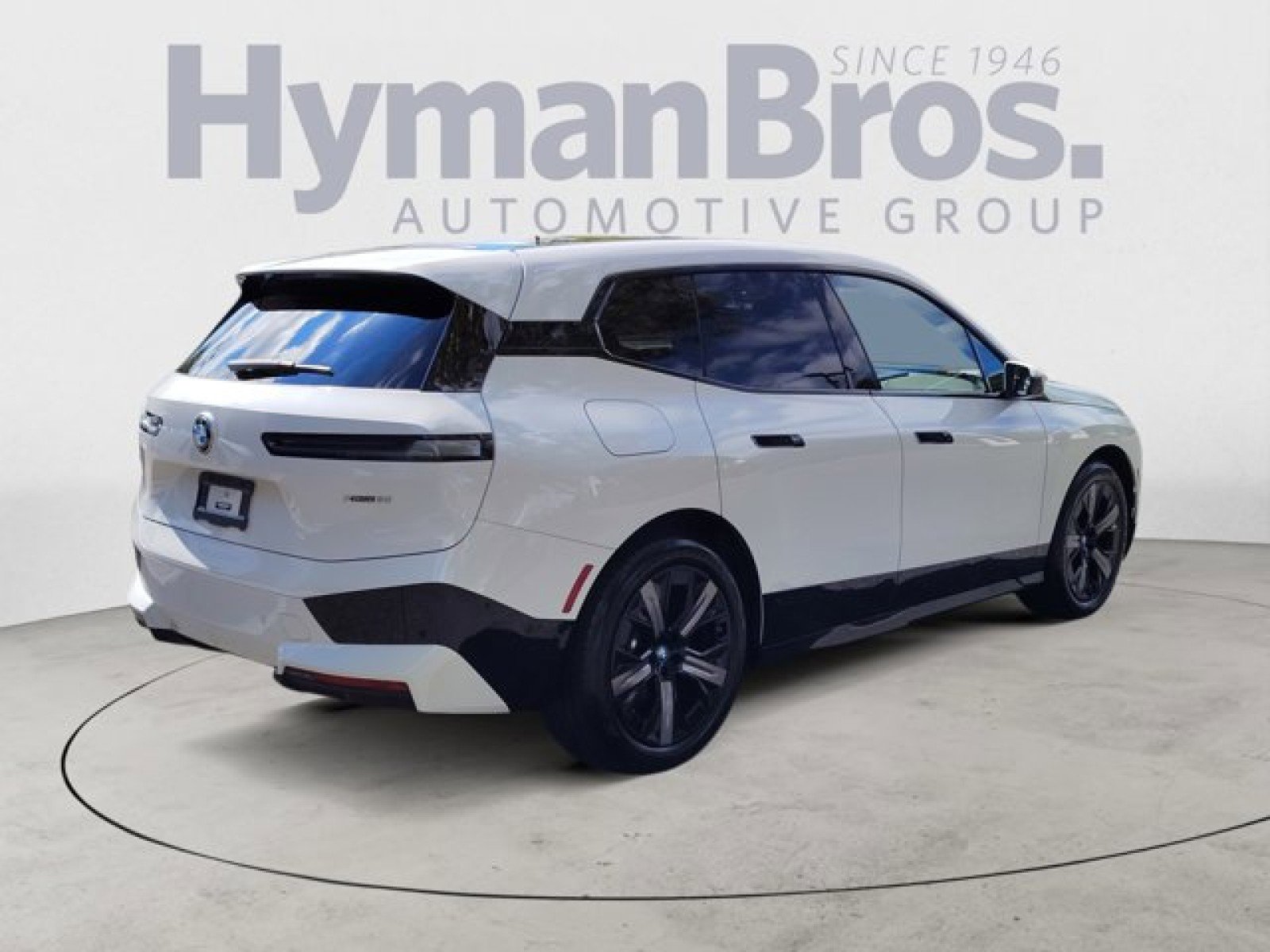 Used 2023 BMW iX xDrive50 w/ Premium Package image 3