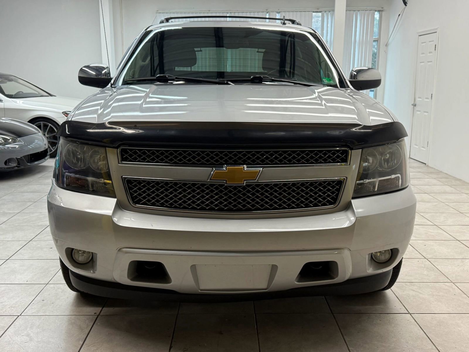Used 2012 Chevrolet Avalanche LTZ image 2