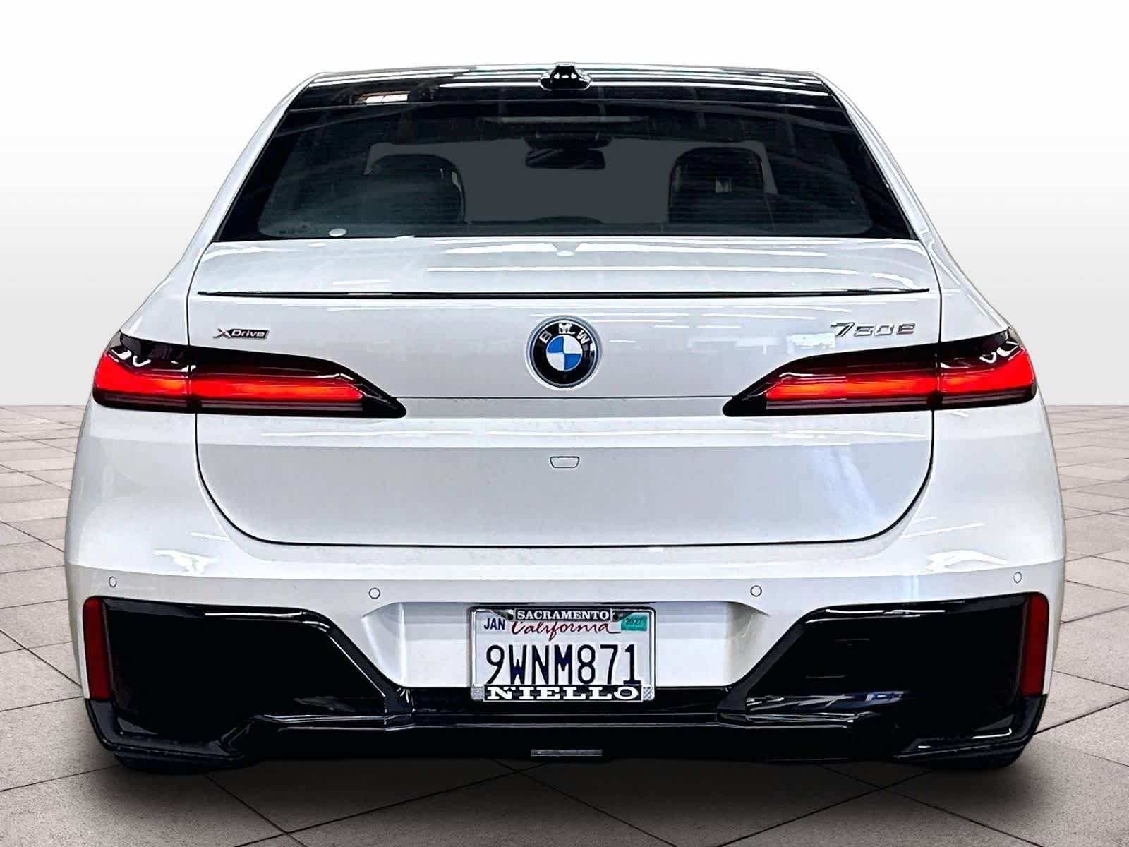 Used 2026 BMW 750e xDrive w/ Executive Package AWD/4WD image 7
