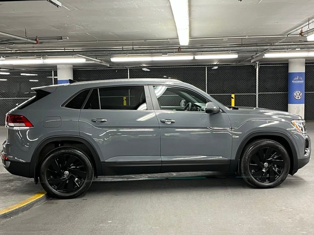 Used 2024 Volkswagen Atlas Cross Sport SE w/ Panoramic Sunroof Package image 39