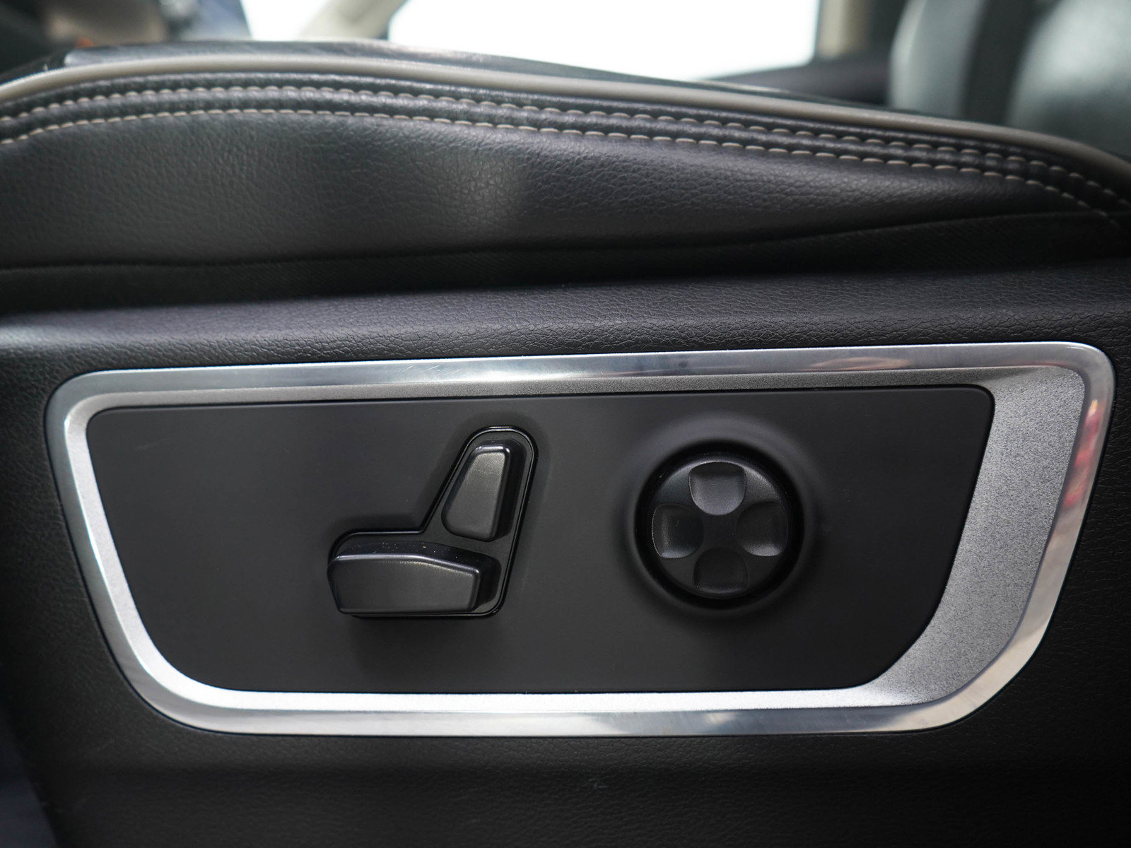 Used 2019 RAM 1500 Laramie image 22