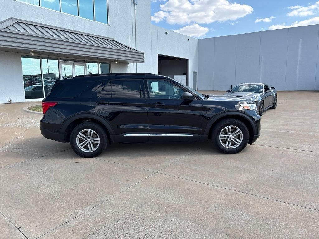 Used 2024 Ford Explorer XLT w/ Equipment Group 202A AWD/4WD image 3