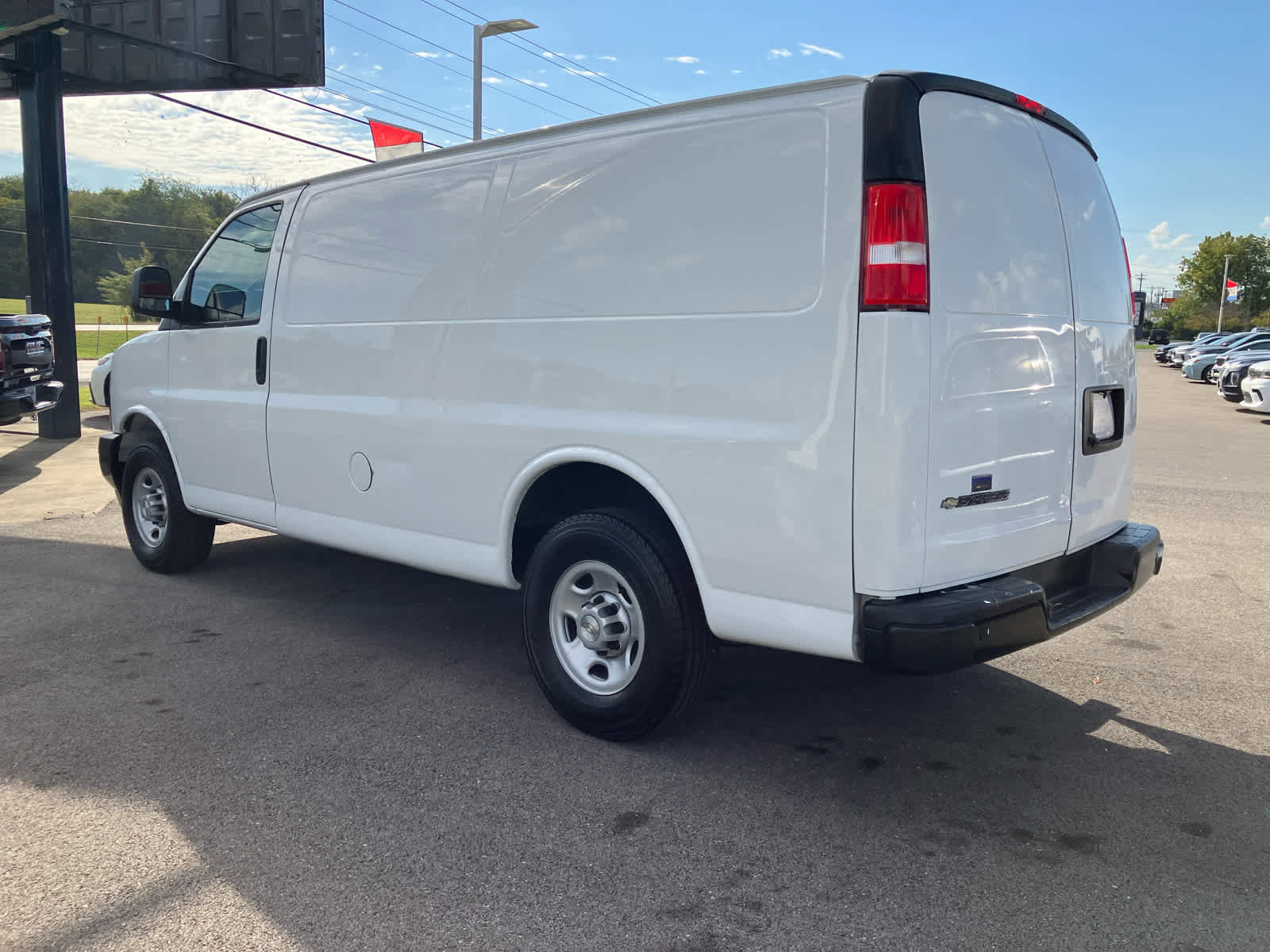 Used 2021 Chevrolet Express 2500 w/ Driver Convenience Package image 5