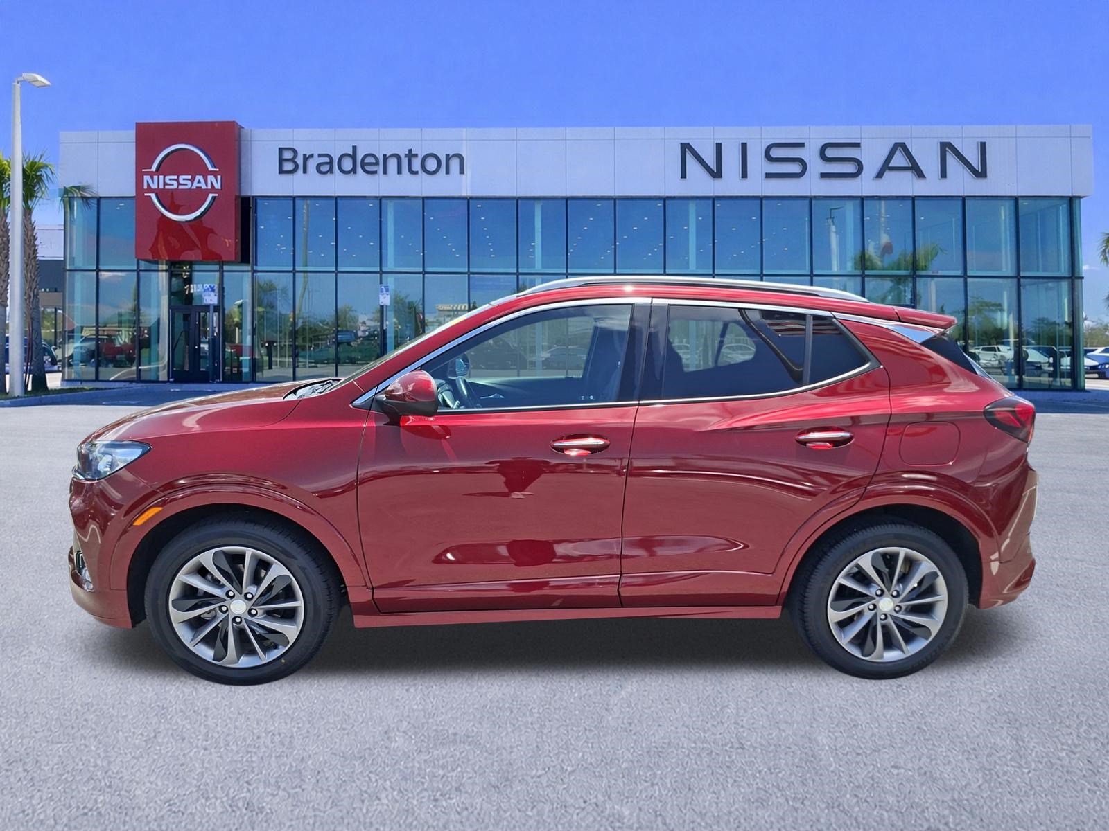 Used 2022 Buick Encore GX Essence w/ Sport Touring Package FWD image 8