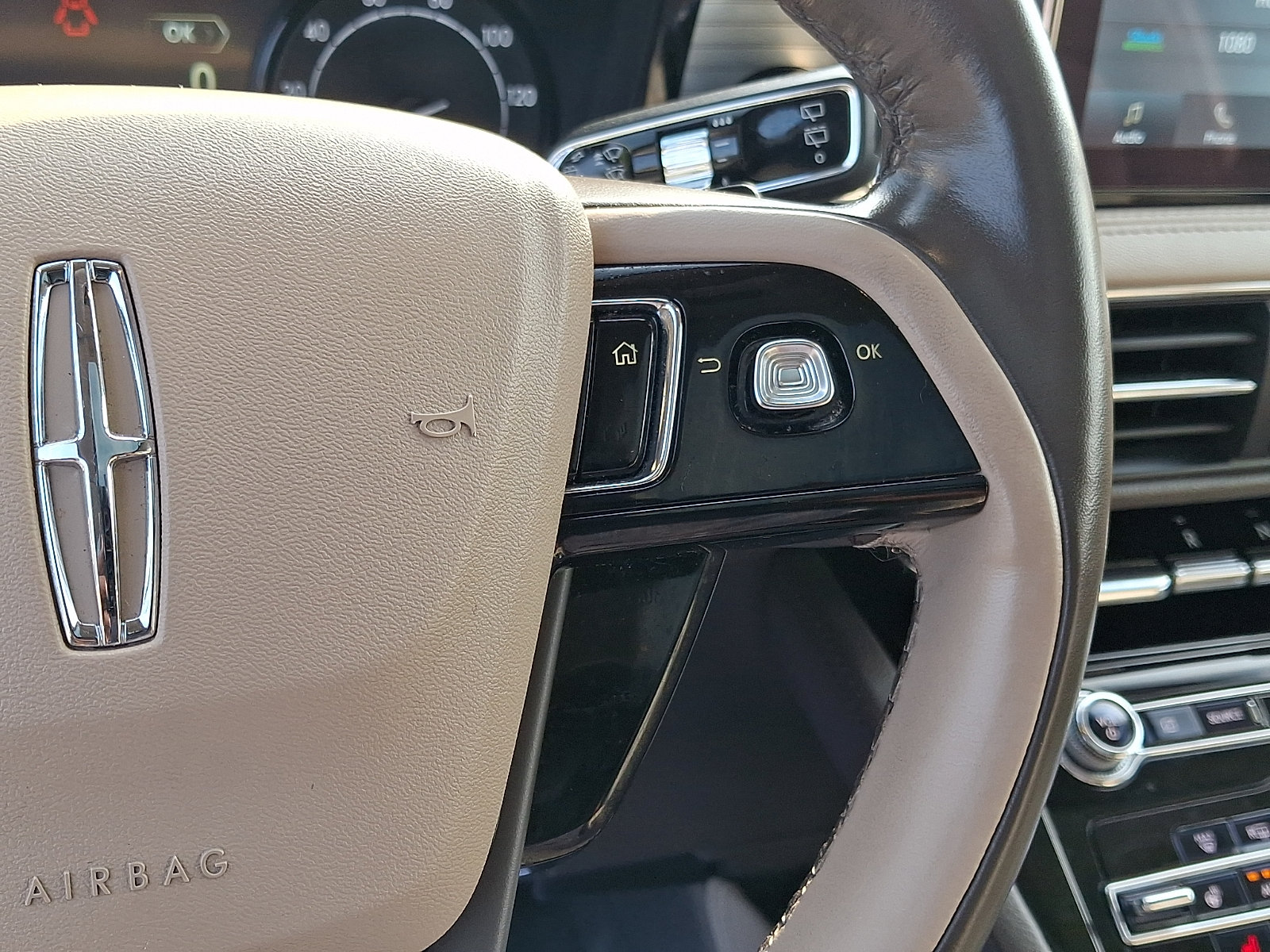 Used 2022 Lincoln Corsair AWD w/ Premium Package image 25
