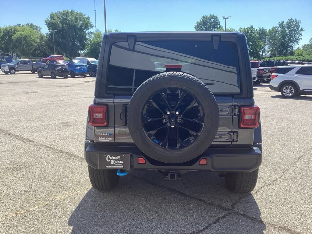 Used 2023 Jeep Wrangler Unlimited Sahara w/ Cold Weather Group AWD/4WD image 3