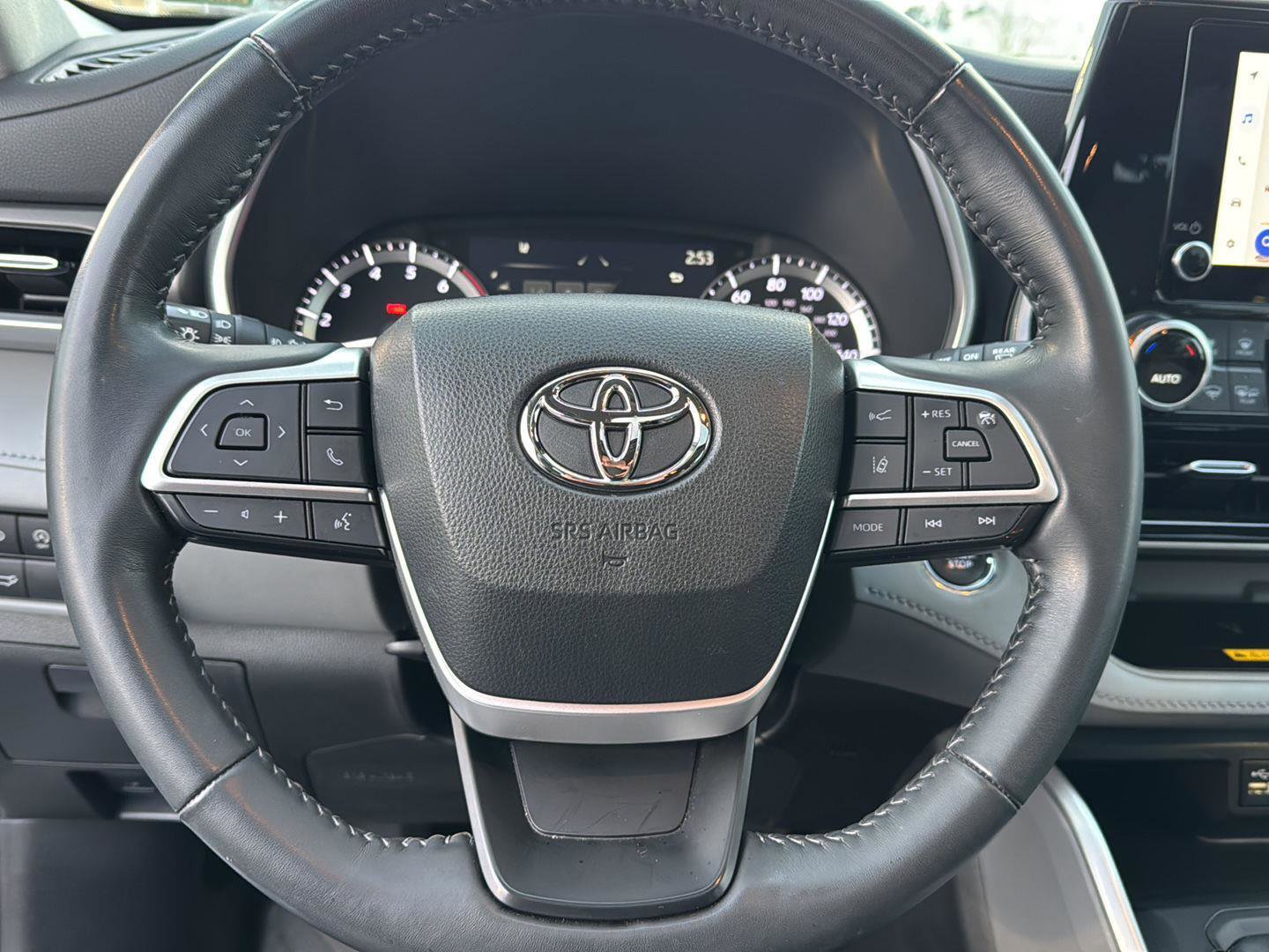 Certified 2023 Toyota Highlander XLE image 17