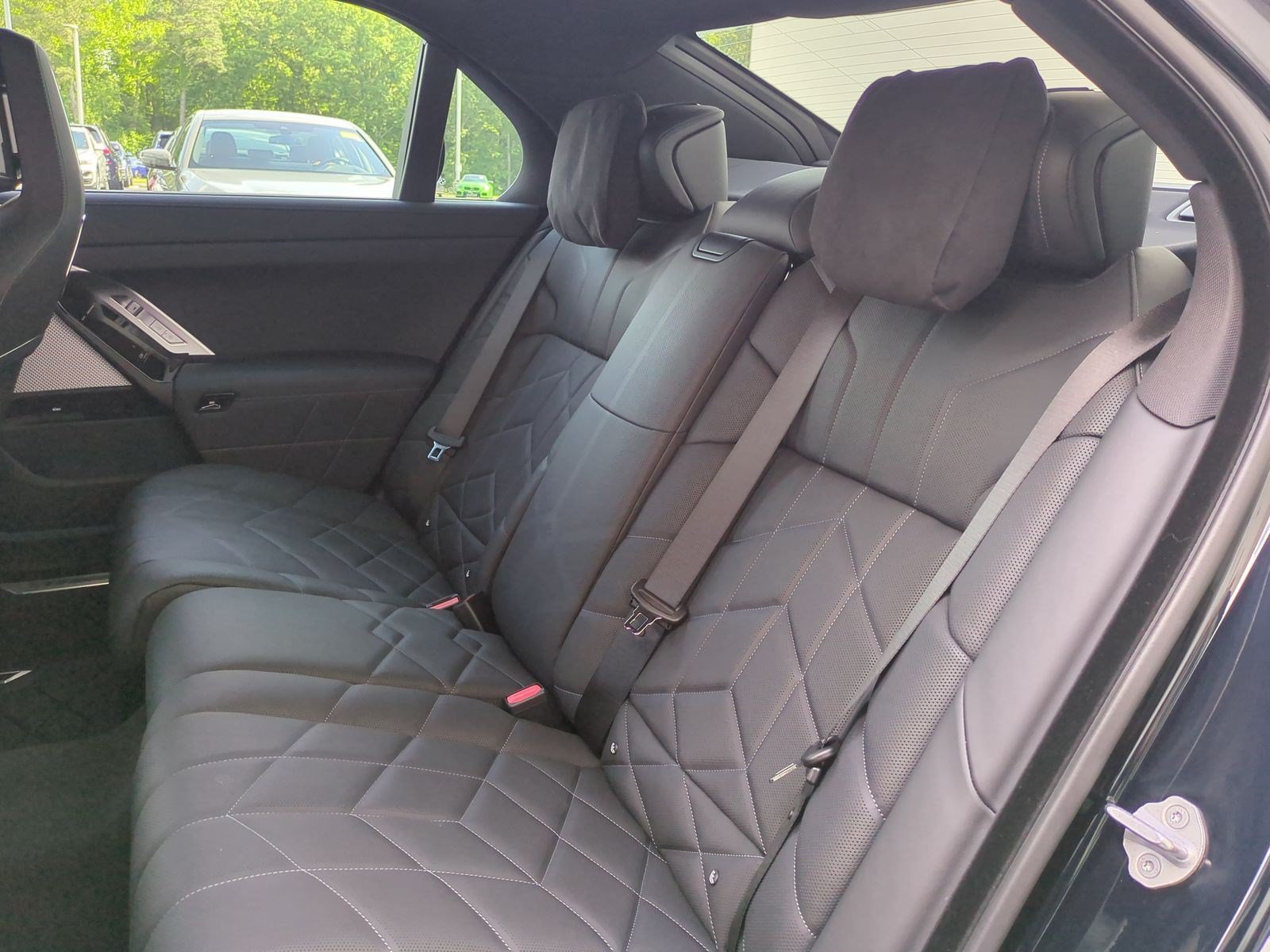 Certified 2025 BMW 760i xDrive w/ Luxury Rear Seating Package AWD/4WD image 31