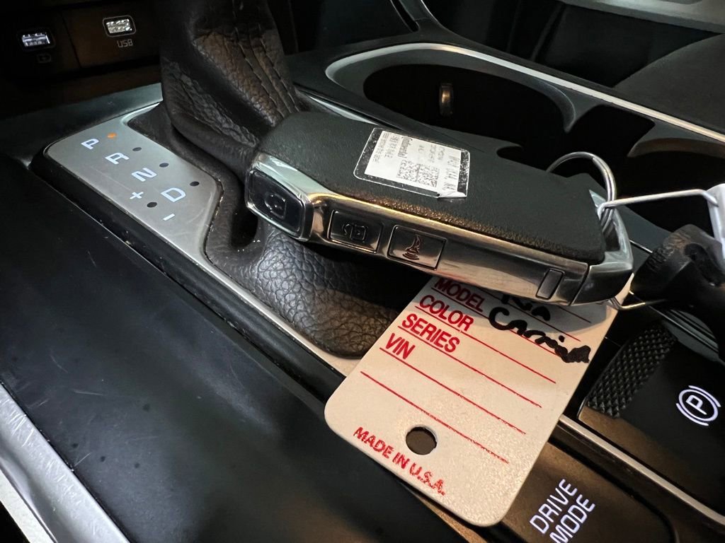 Used 2023 Kia Carnival LX image 32