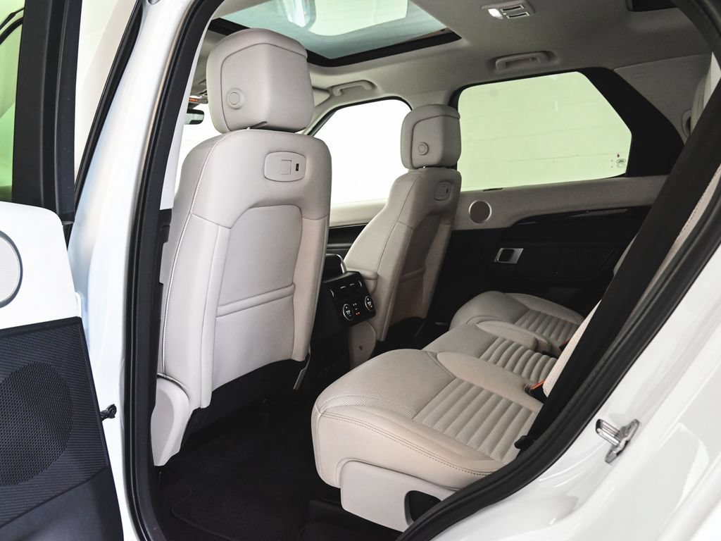 Used 2025 Land Rover Discovery S AWD/4WD image 30