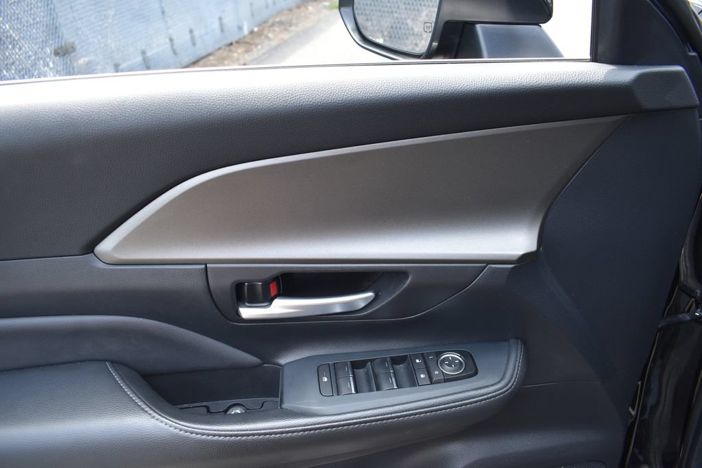 Used 2025 Toyota Grand Highlander FWD image 12