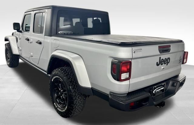 Used 2022 Jeep Gladiator Willys AWD/4WD image 6