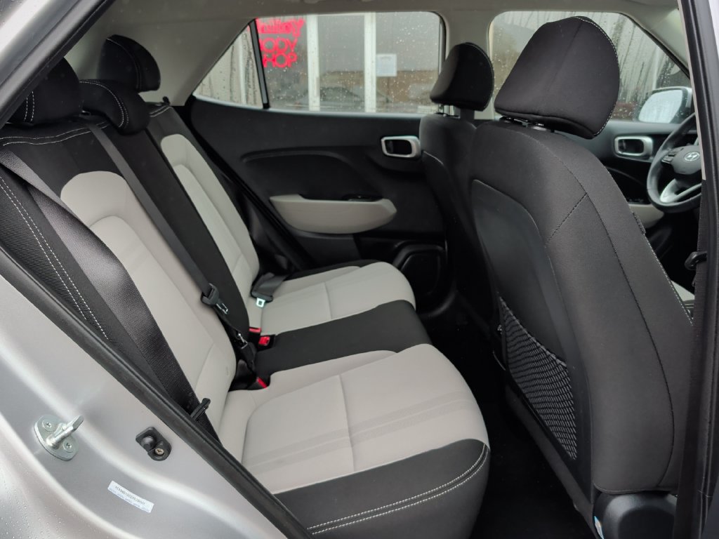 Used 2025 Hyundai Venue SEL FWD image 35