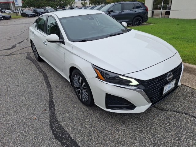Used 2023 Nissan Altima 2.5 SV image 2