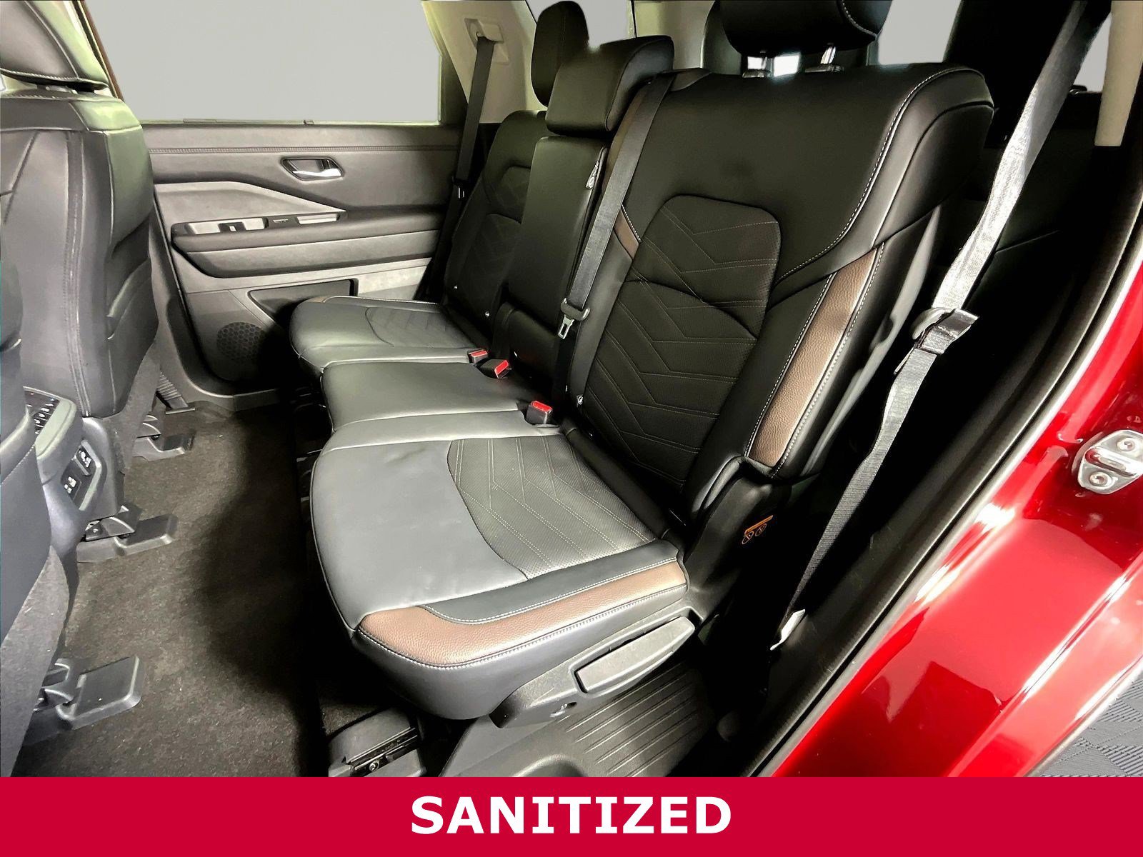 Certified 2025 Nissan Pathfinder Platinum w/ Cargo Package FWD image 20